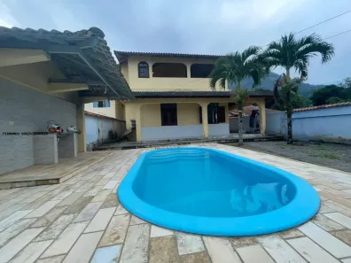 Casa com 3 Quartos para alugar, 300m² no Centro, Guapimirim