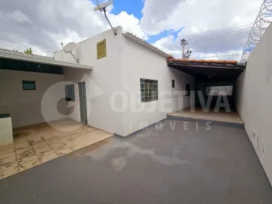 Casa com 3 Quartos para alugar, 70m² no Lagoinha, Uberlândia
