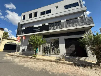 Ponto Comercial para alugar, 140m² no Centro, Montes Claros