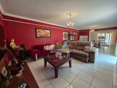 Casa com 3 Quartos à venda, 248m² no Olinda, Uberaba