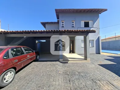 Sobrado com 4 Quartos para alugar, 300m² no Custódio Pereira, Uberlândia