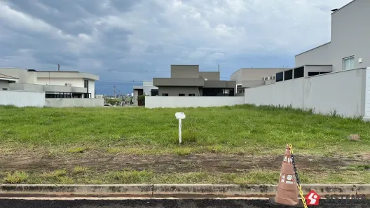 Lote/Terreno à venda, 300m² no Parque Residencial Mart Ville, Presidente Prudente
