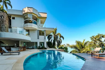 Casa de Condomínio com 4 Quartos à venda, 1500m² no Praia Vermelha, Ubatuba