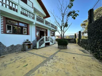 Casa de Condomínio com 4 Quartos à venda, 343m² no Golfe, Teresópolis