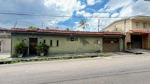 Casa com 4 Quartos à venda, 300m² no Planalto, Manaus