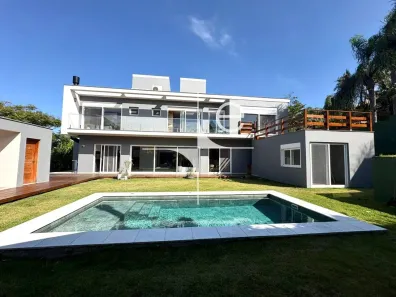 Casa de Condomínio com 4 Quartos para alugar, 431m² no Rio Tavares, Florianópolis