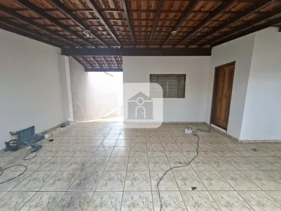 Casa com 3 Quartos para alugar, 180m² no Cidade Jardim, Uberlândia