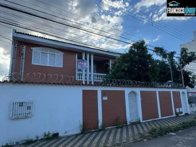 Sobrado com 4 Quartos à venda, 750m² no Setor Coimbra, Goiânia