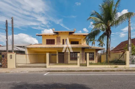 Sobrado com 5 Quartos à venda, 272m² no Santa Catarina, Joinville