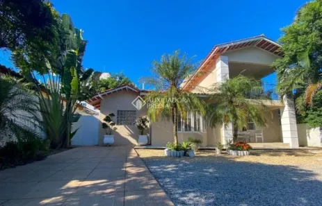 Casa com 3 Quartos para alugar, 330m² no Campeche, Florianópolis