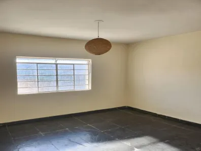 Casa com 2 Quartos para alugar, 90m² no Santa Cruz, Belo Horizonte