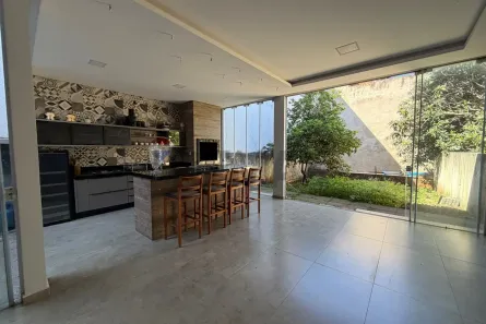 Sobrado com 3 Quartos à venda, 200m² no Cancelli, Cascavel