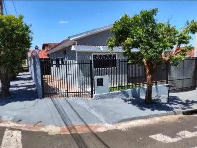 Casa com 3 Quartos à venda, 210m² no Conjunto Residencial Cidade Alta, Maringá