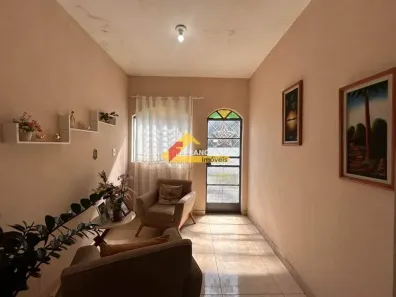 Casa com 3 Quartos para alugar, 90m² no Interlagos, Divinópolis