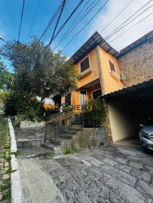 Casa com 3 Quartos à venda, 240m² no Centro, São Gonçalo
