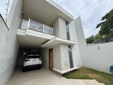 Sobrado com 3 Quartos à venda, 226m² no Zona 06, Maringá