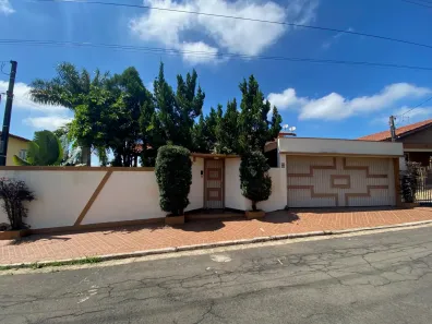 Sobrado com 4 Quartos à venda, 282m² no Centro, Águas de São Pedro
