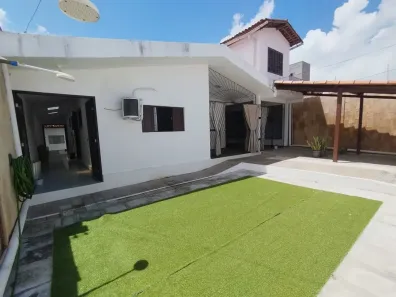 Sobrado com 5 Quartos à venda, 244m² no Ponta Negra, Natal