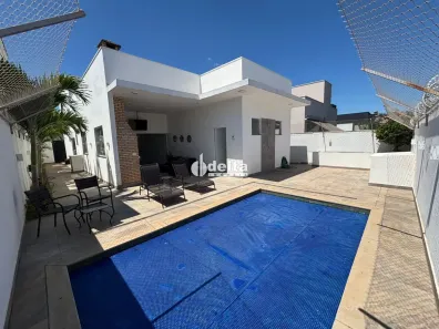 Casa de Condomínio com 3 Quartos para alugar, 160m² no Shopping Park, Uberlândia