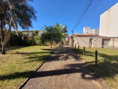 Casa com 3 Quartos para alugar, 100m² no Santa Mônica, Uberlândia