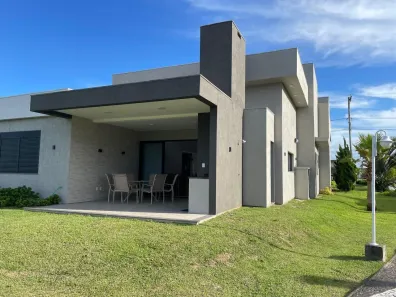 Casa de Condomínio com 4 Quartos à venda, 250m² no , Xangri-lá
