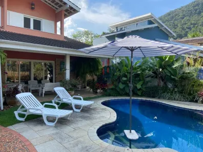 Sobrado com 4 Quartos à venda, 290m² no Ubatuba, Ubatuba