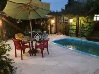 Casa com 2 Quartos à venda, 130m² no Guarujá, Porto Alegre