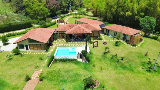 Casa de Condomínio com 4 Quartos à venda, 630m² no Itaipava, Petrópolis