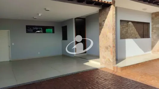 Casa com 4 Quartos para alugar, 300m² no Brasil, Uberlândia