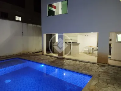 Casa com 3 Quartos à venda, 230m² no Jardim Inconfidência, Uberlândia