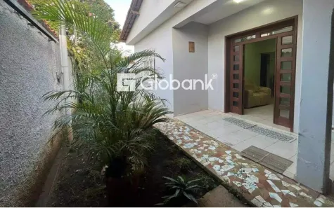 Casa com 4 Quartos à venda, 250m² no Major Prates, Montes Claros
