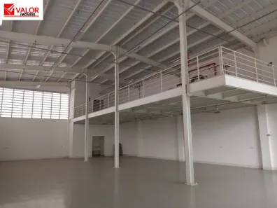 Galpão/Depósito/Armazém para venda ou aluguel, 1212m² no Jardim Marilu, Carapicuíba