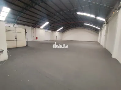 Ponto Comercial para alugar, 1700m² no Nossa Senhora das Graças, Uberlândia