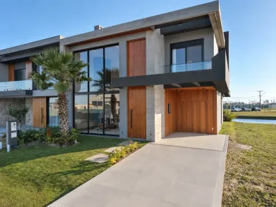 Casa de Condomínio com 5 Quartos à venda, 247m² no XANGRI-LÁ, Xangri-lá