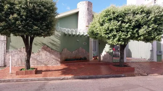 Casa com 3 Quartos à venda, 204m² no Tiradentes, Campo Grande