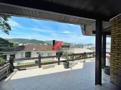 Casa com 3 Quartos para alugar, 180m² no Itacorubi, Florianópolis