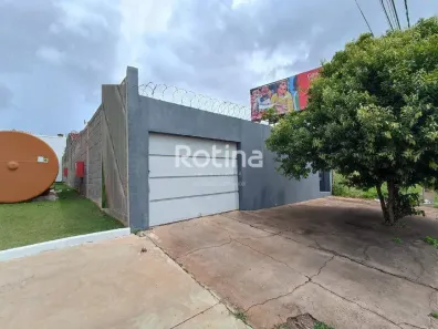Casa com 2 Quartos para alugar, 120m² no Custódio Pereira, Uberlândia