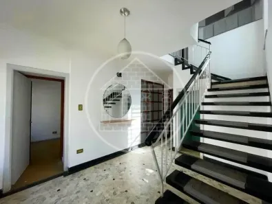 Sobrado com 5 Quartos à venda, 250m² no Jardim Três Corações, São Paulo