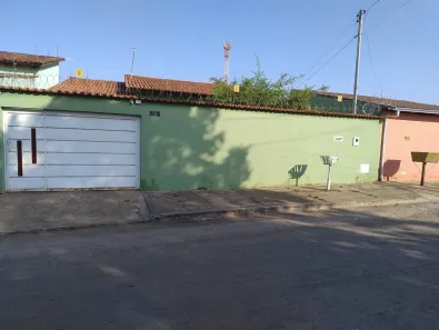 Casa com 3 Quartos à venda, 200m² no Setor Central, Aparecida de Goiânia