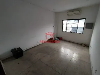 Prédio Comercial para alugar, 527m² no Abolição, Rio de Janeiro