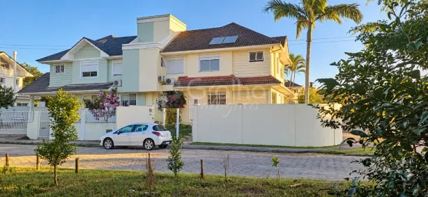Casa com 3 Quartos para alugar, 161m² no Santa Mônica, Florianópolis