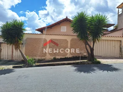 Casa com 4 Quartos à venda, 310m² no Parque Turistas, Contagem