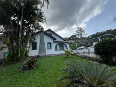 Casa com 3 Quartos à venda, 141m² no Mosela, Petrópolis