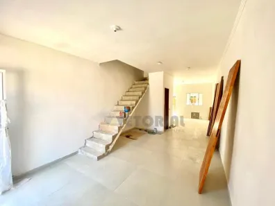 Sobrado com 2 Quartos à venda, 80m² no Massaguaçu, Caraguatatuba