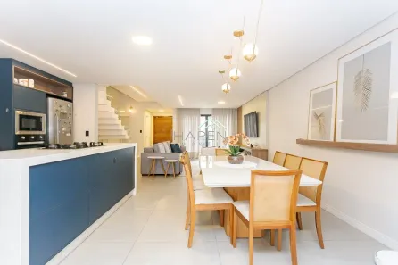 Sobrado com 3 Quartos à venda, 240m² no Uberaba, Curitiba