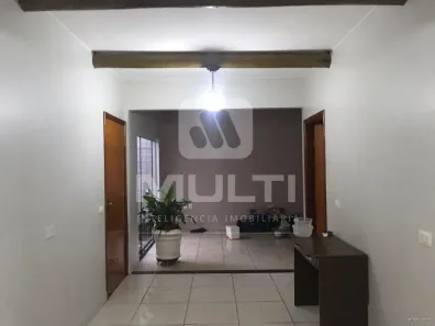 Casa com 3 Quartos para alugar, 148m² no Presidente Roosevelt, Uberlândia