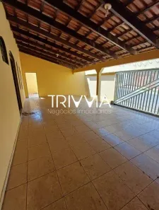 Casa com 3 Quartos para alugar, 147m² no Santa Mônica, Uberlândia