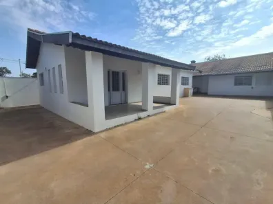 Casa com 3 Quartos para alugar, 250m² no Fragata, Marília