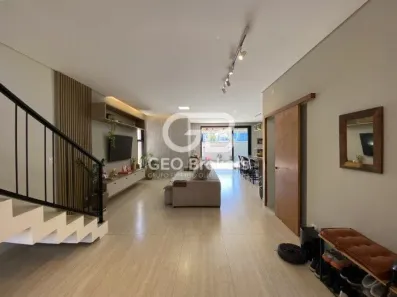 Sobrado com 3 Quartos à venda, 223m² no Jardim Jacinto, Jacareí