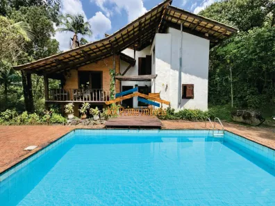 Casa de Condomínio com 3 Quartos para alugar, 304m² no Chácara de La Rocca, Carapicuíba